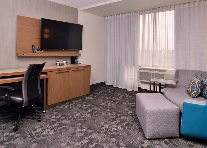 Courtyard By Marriott Edina