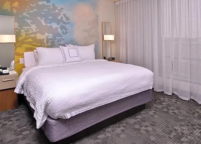 Courtyard By Marriott Edina