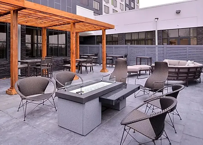 Courtyard By Marriott Edina Hotel